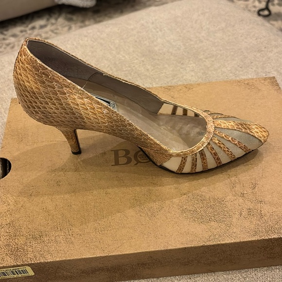 Beautiful Vintage J.Renee Snakeskin Heels - Picture 1 of 4